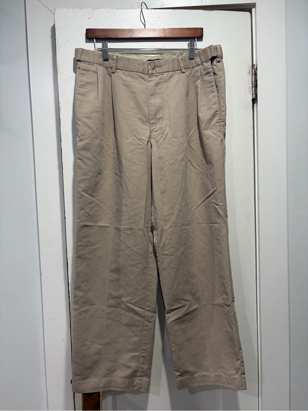 Dockers Men's Pleated Chinos in Light Khaki